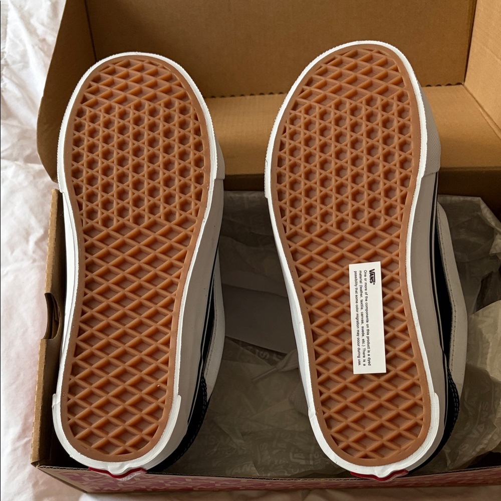 Knu skool Vans Black and White Low-Top Shoes - Picture 2 of 3